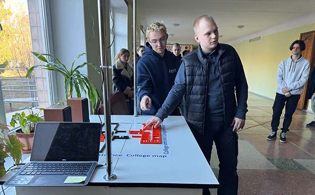 Ілюстрація CamIO з тактильною картою