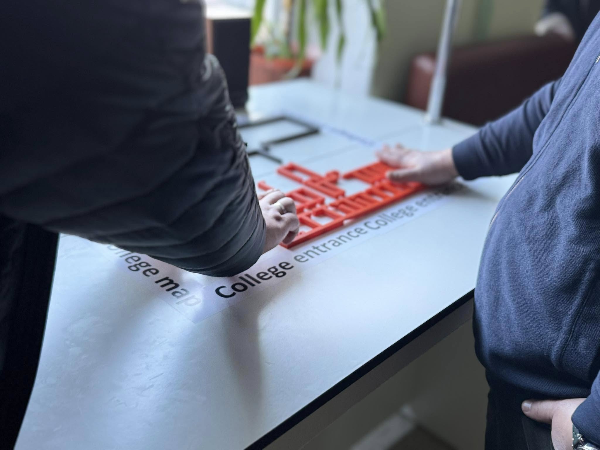 Команда розробників тестує CamIO